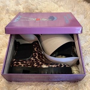 BRAND NWT JEFFREY CAMPBELL Rain Booties